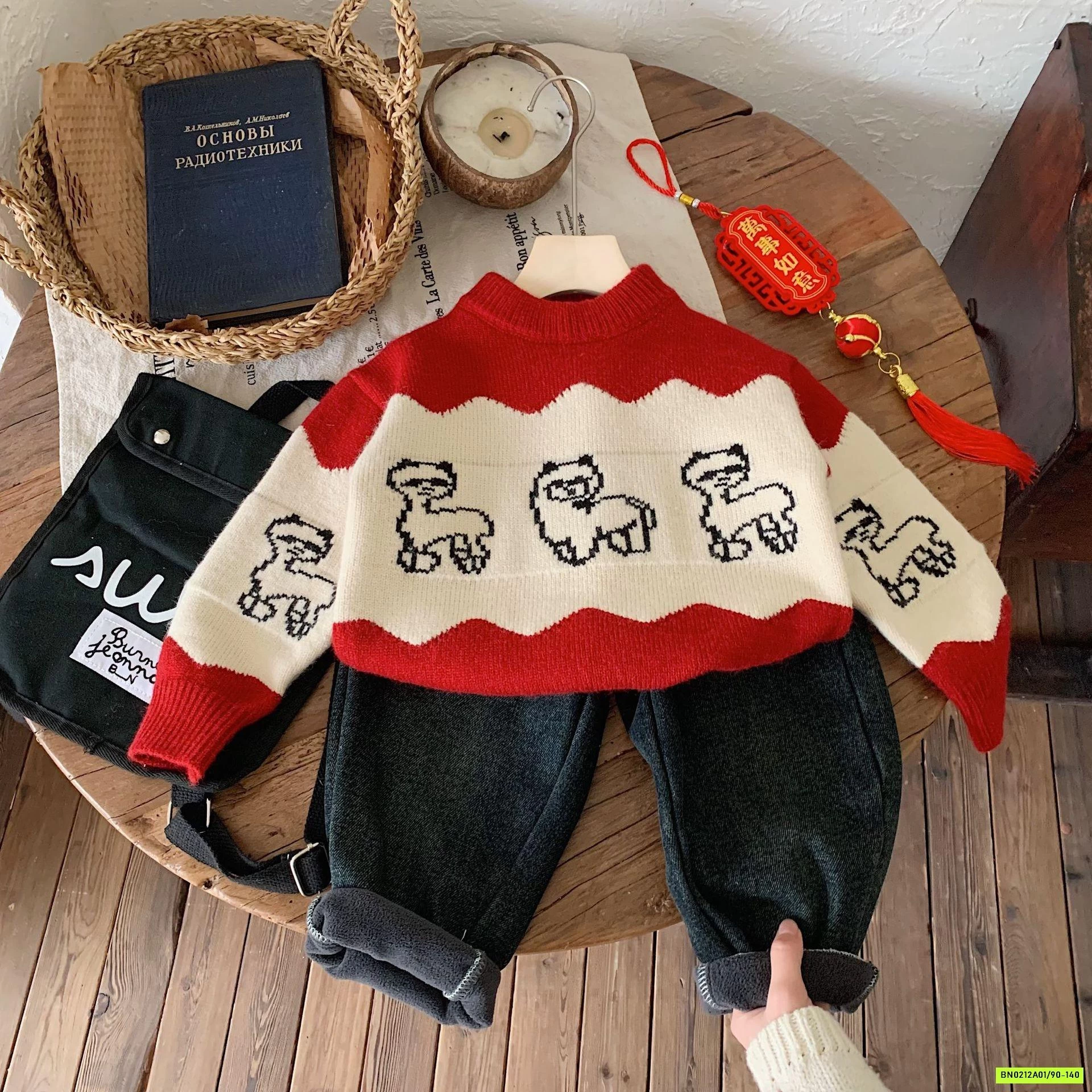 ÁO LEN PHỐI ĐỎ IN HÌNH