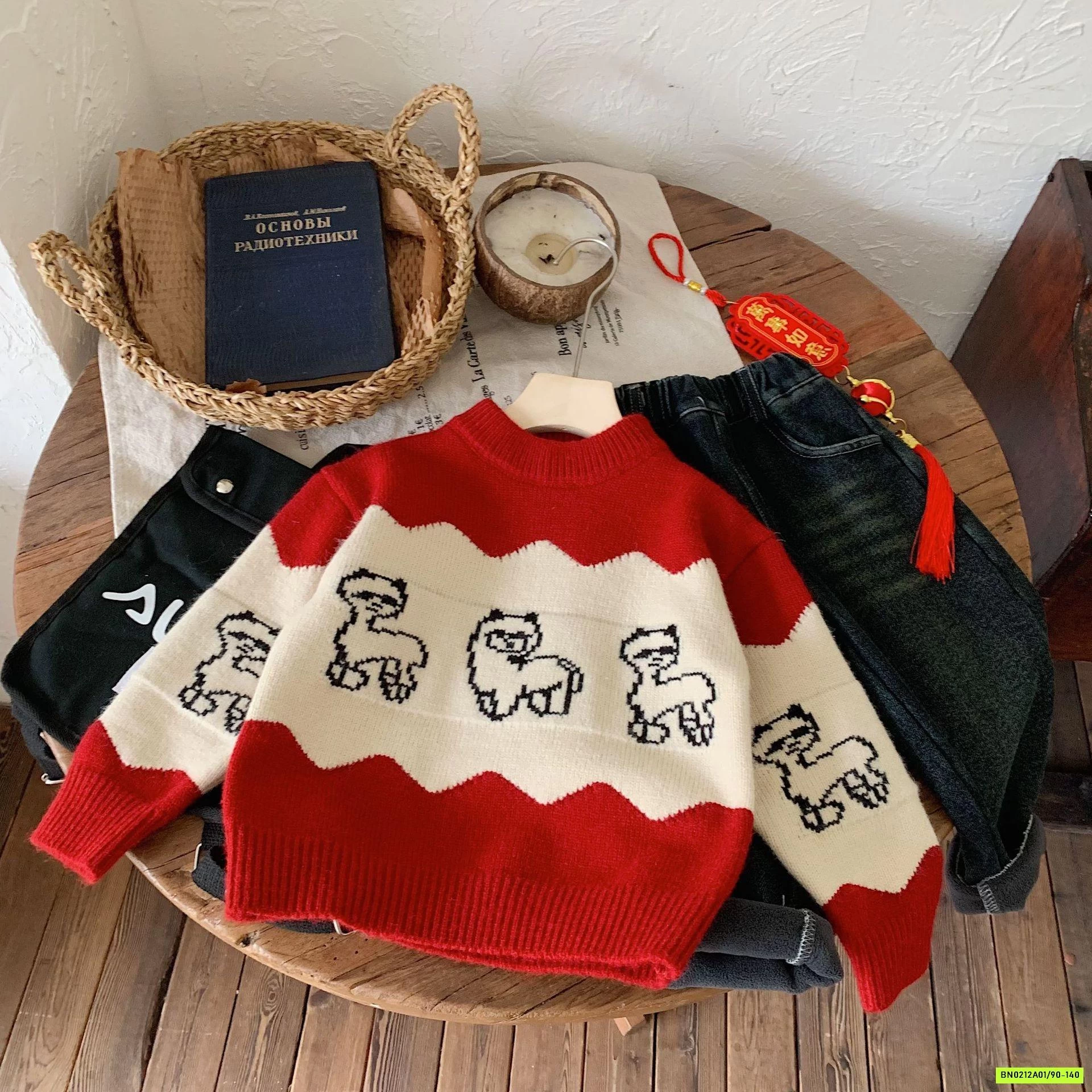 ÁO LEN PHỐI ĐỎ IN HÌNH