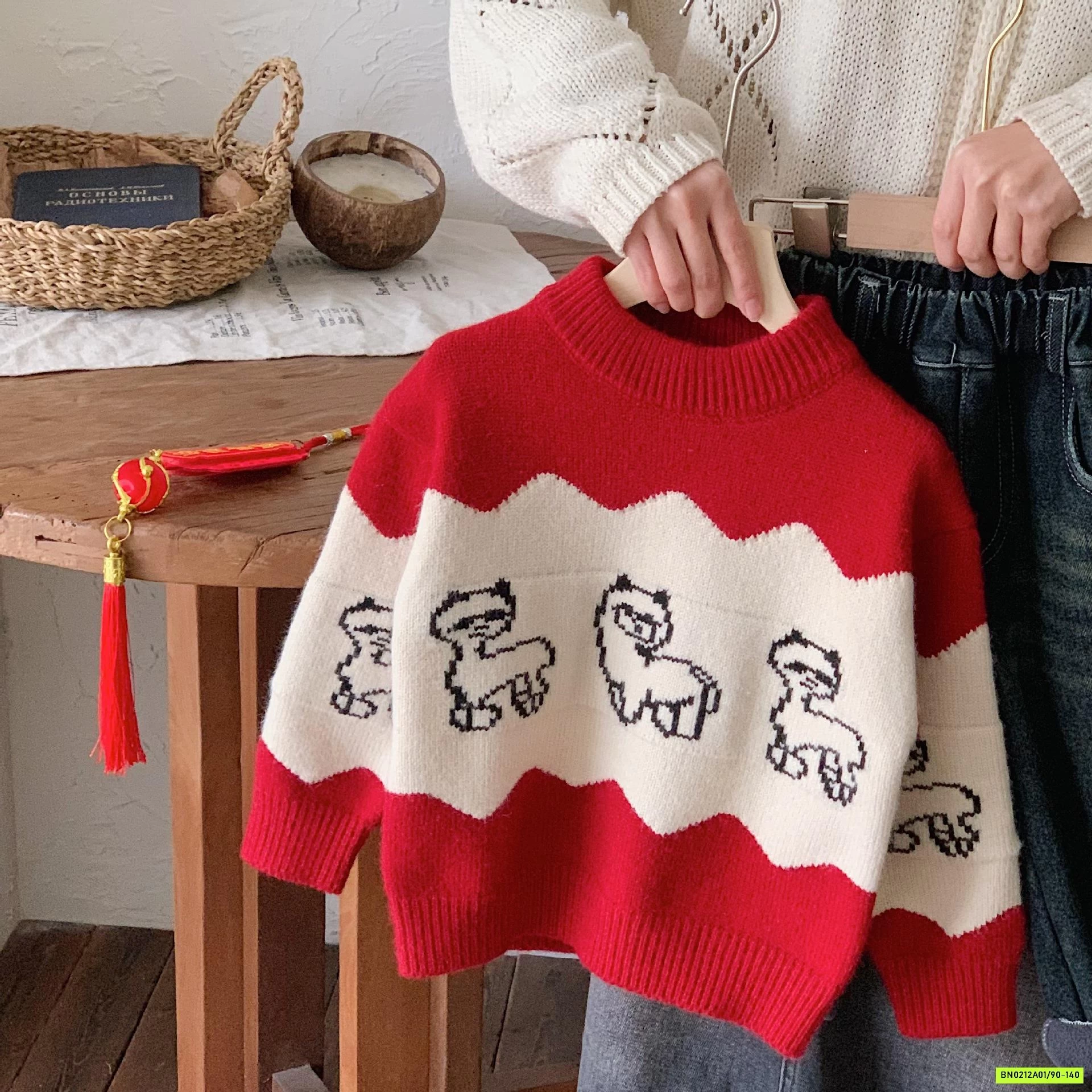 ÁO LEN PHỐI ĐỎ IN HÌNH