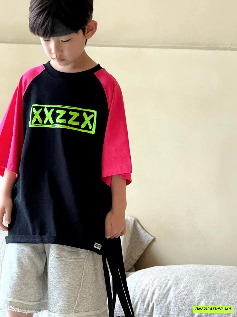 ÁO THUN PHỐI MÀU TAY IN CHỮ