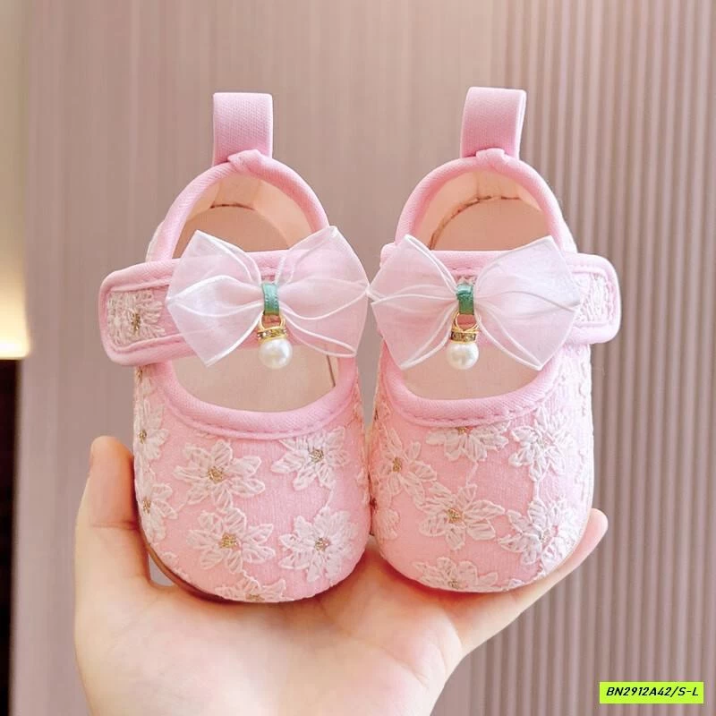 GIÀY TẬP ĐI THÊU HOA NHÍ