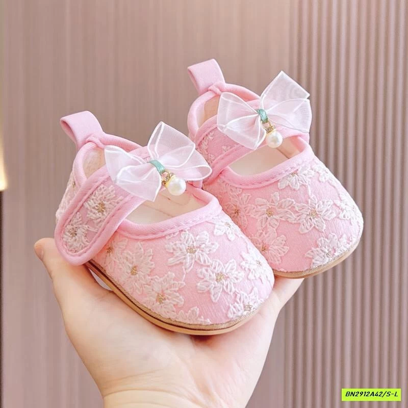 GIÀY TẬP ĐI THÊU HOA NHÍ