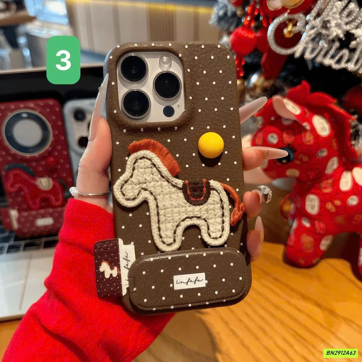 ỐP NGỰA CHẤM BI