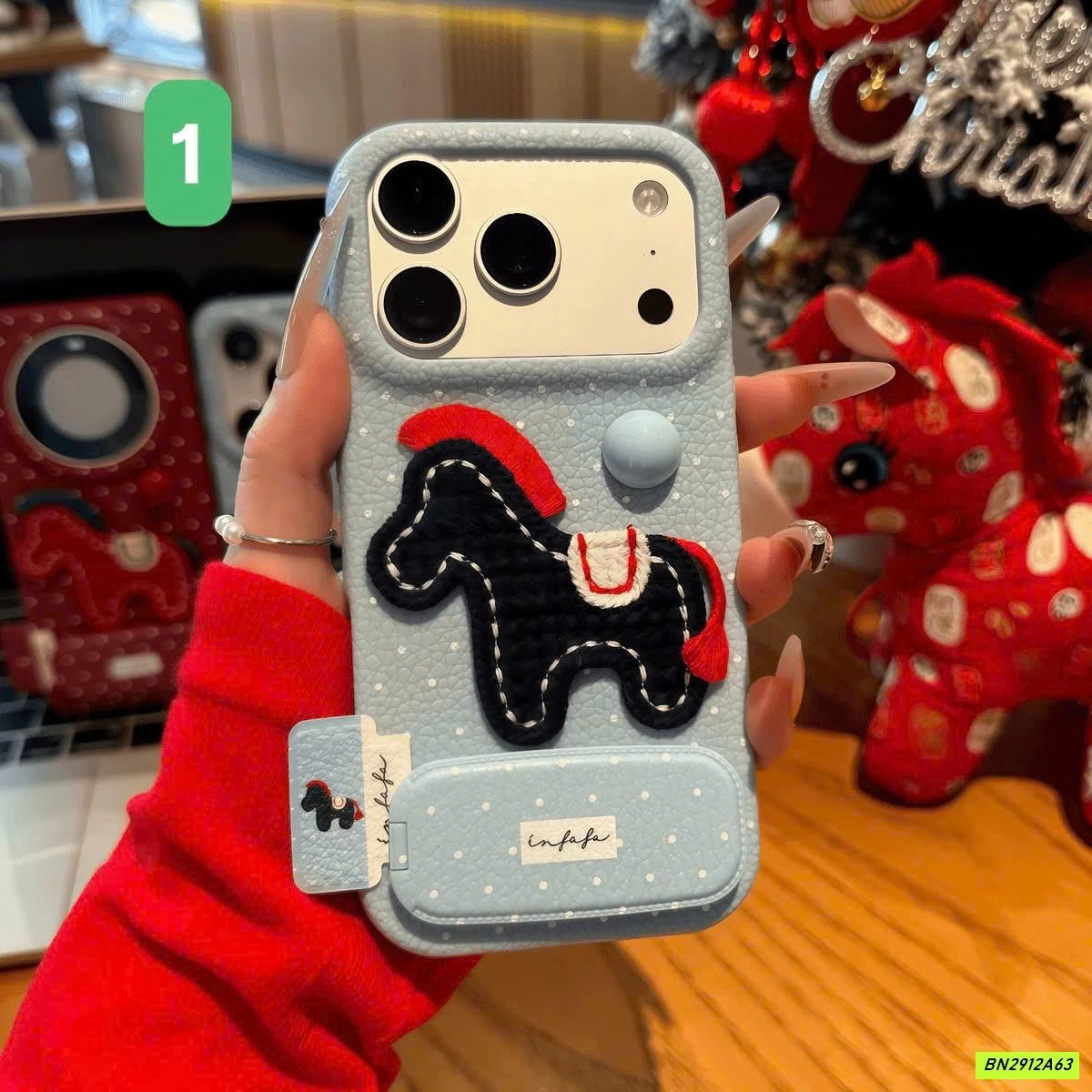 ỐP NGỰA CHẤM BI