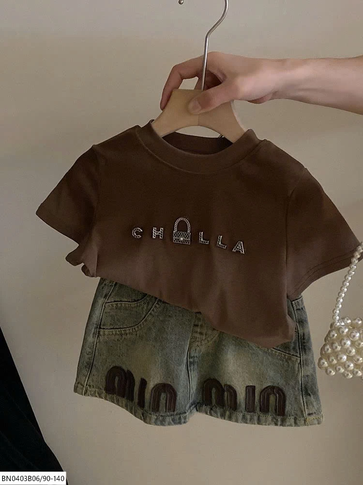 SÉT CHÂN JEAN MIN MIX ÁO THUN NÂU