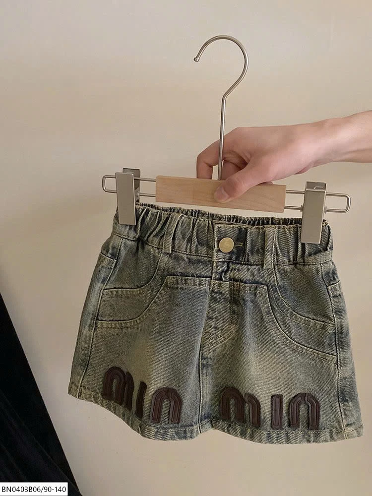 SÉT CHÂN JEAN MIN MIX ÁO THUN NÂU