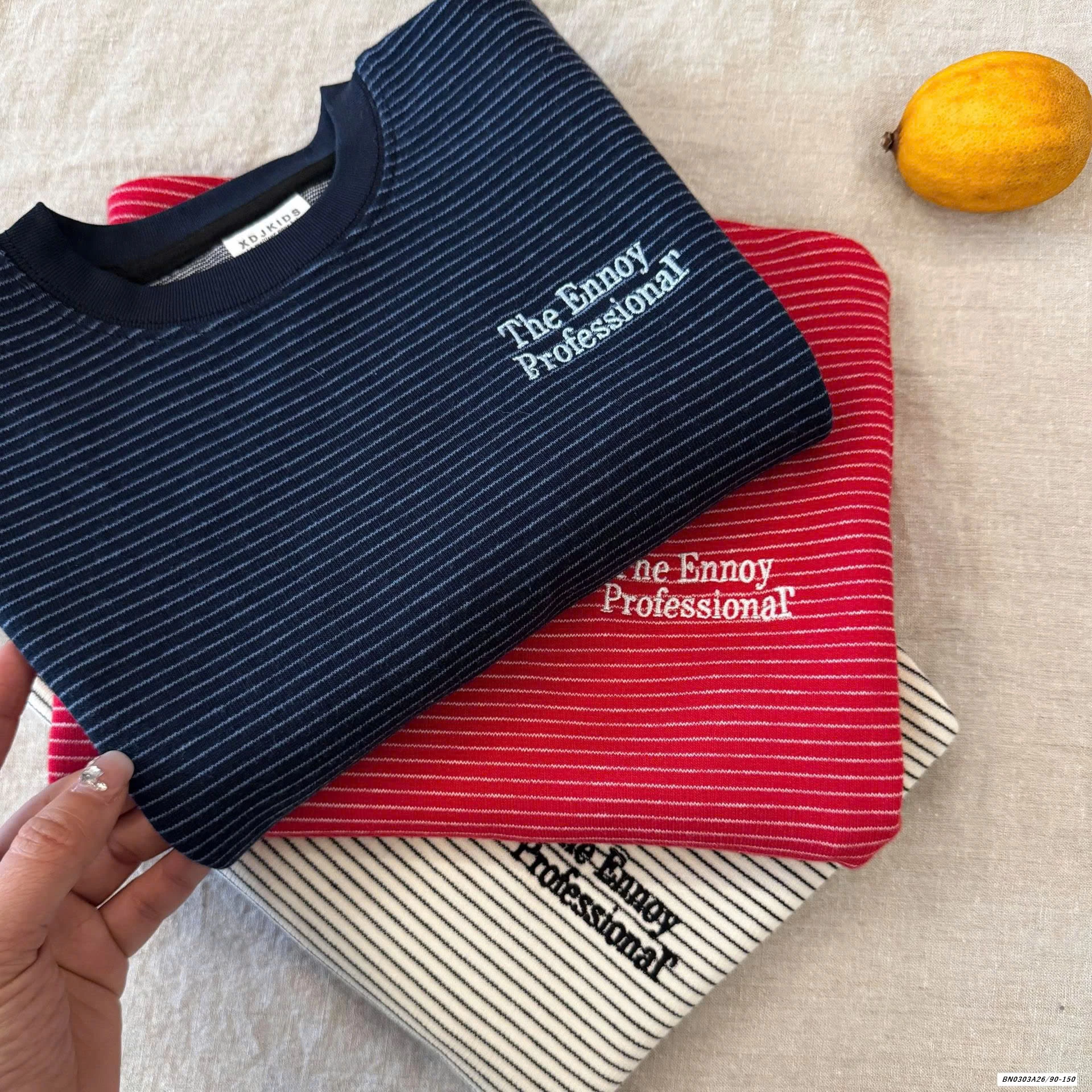 ÁO KẺ THÊU CHỮ NGỰC