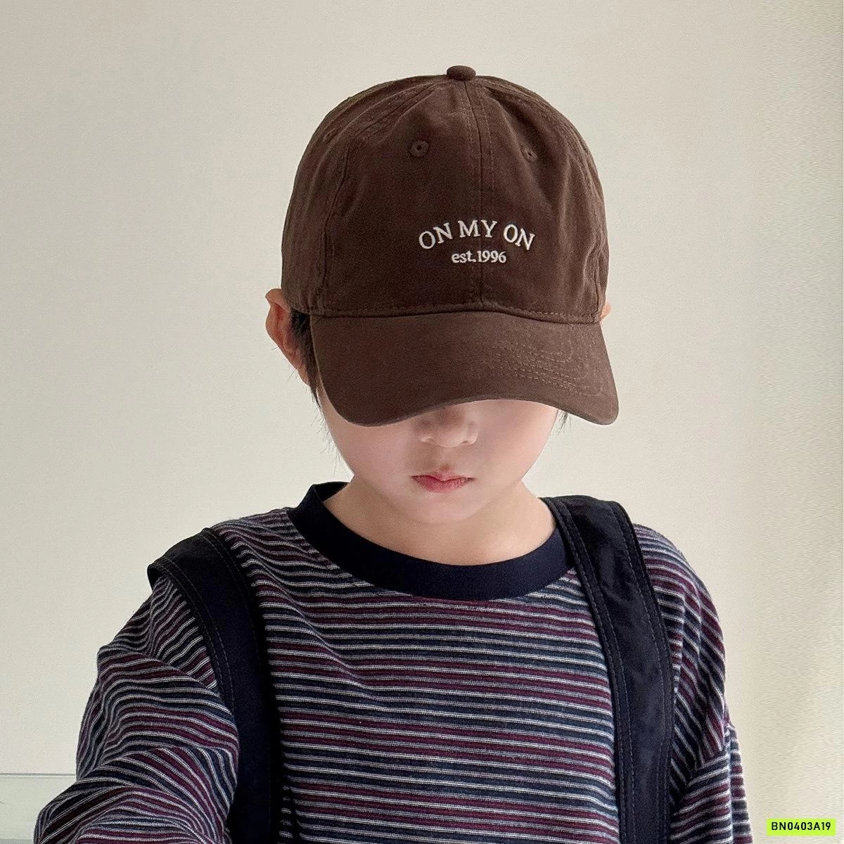 MŨ KẾT NÂU TÂY THÊU CHỮ