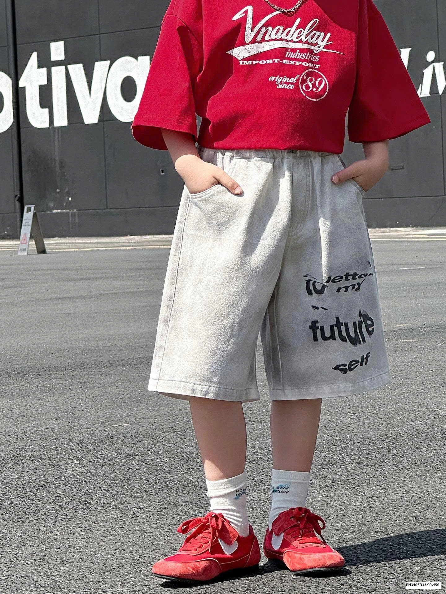 SÉT ÁO THUN ĐỎ QUẦN XÁM IN CHỮ