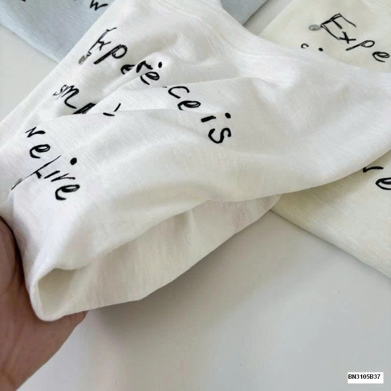 ÁO THUN IN CHỮ CỔ RỘNG  RS.STUDIO