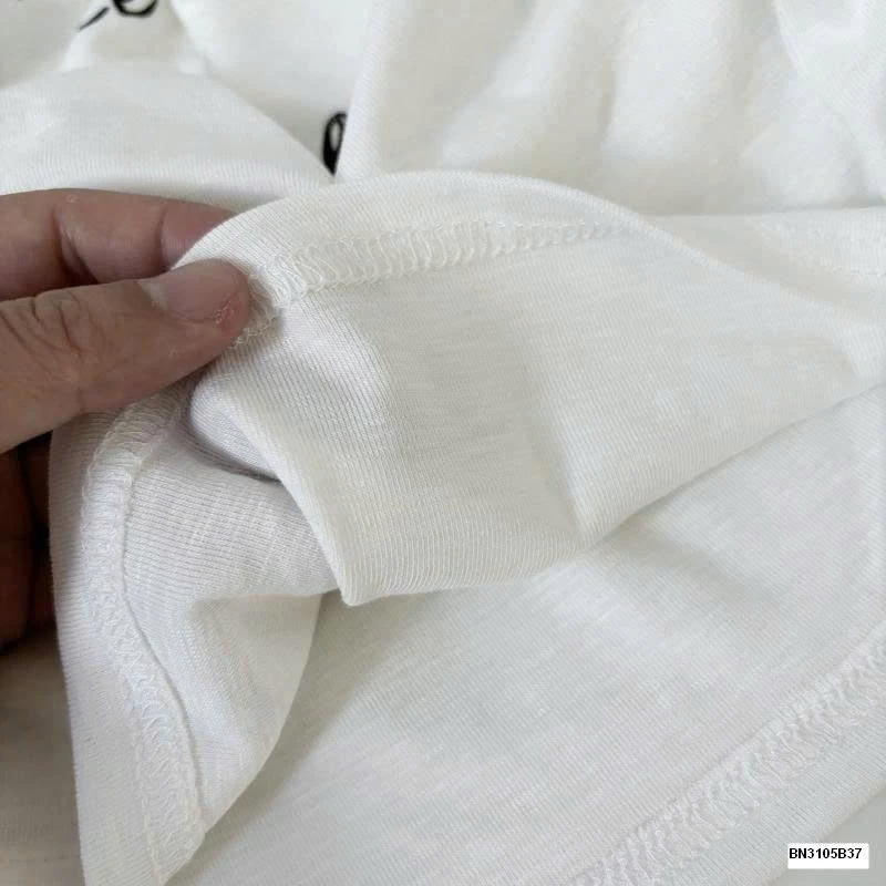 ÁO THUN IN CHỮ CỔ RỘNG  RS.STUDIO