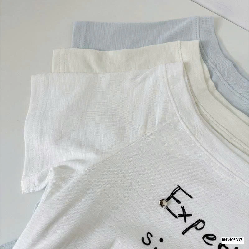 ÁO THUN IN CHỮ CỔ RỘNG  RS.STUDIO