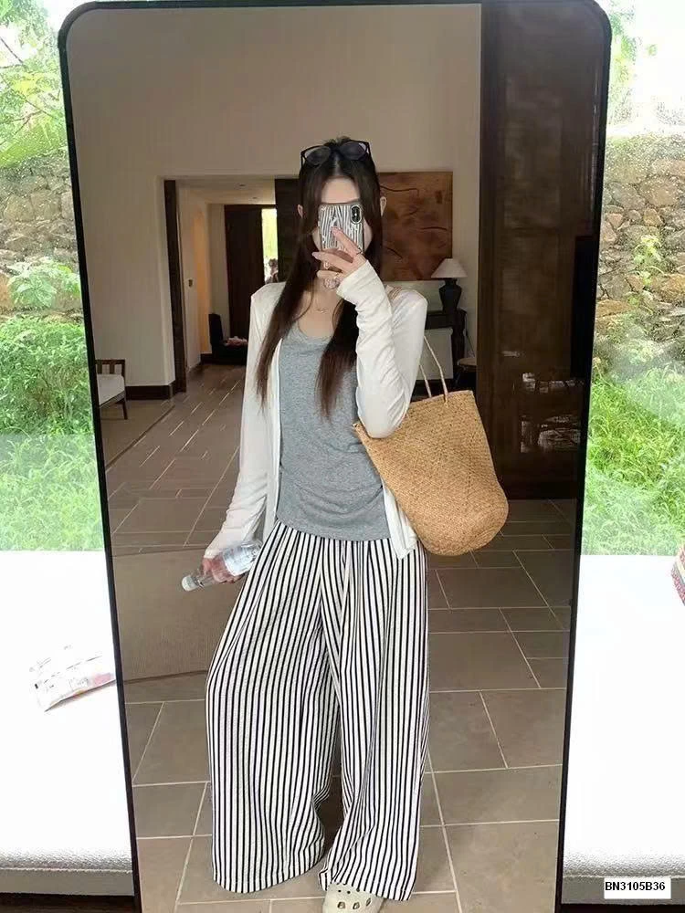 QUẦN KẺ SUỐNG RS.STUDIO