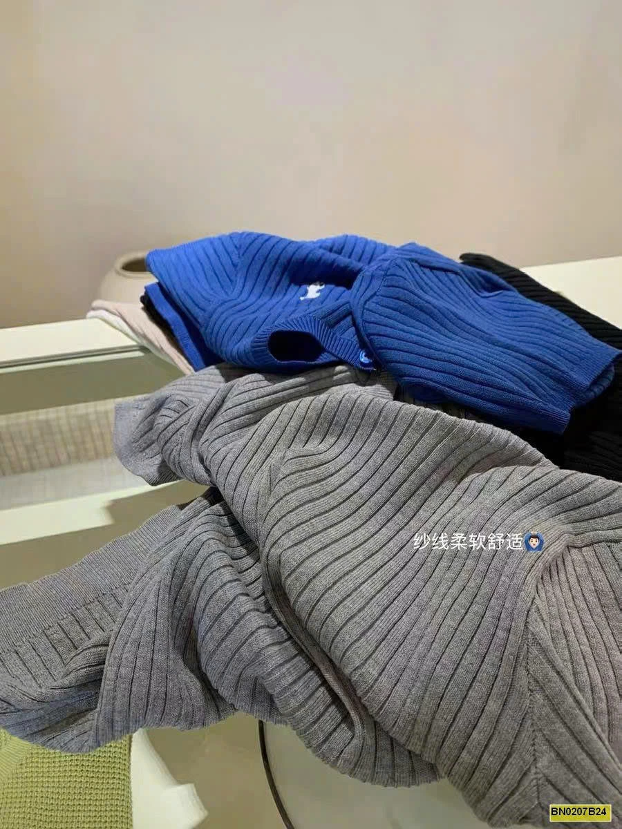 ÁO LEN THÊU NGỰA NHÀ WGWE