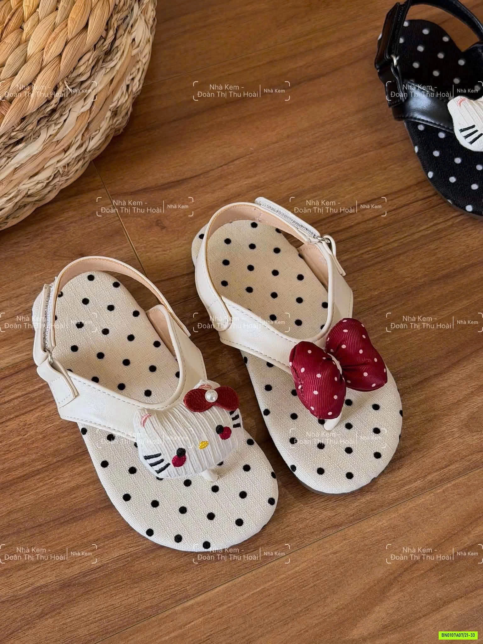 SANDAL XỎ NGÓN CHẤM BI KITTY