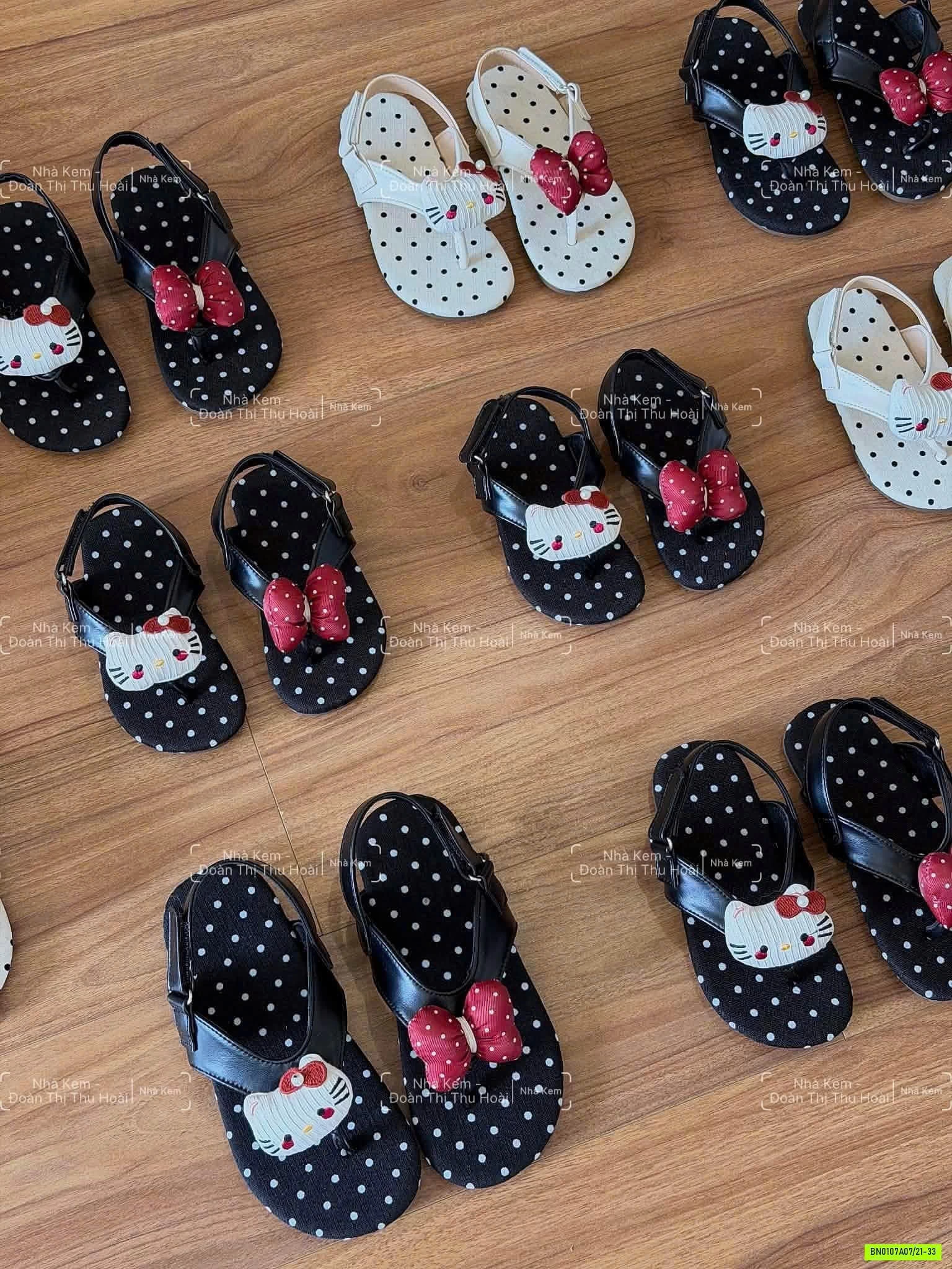 SANDAL XỎ NGÓN CHẤM BI KITTY
