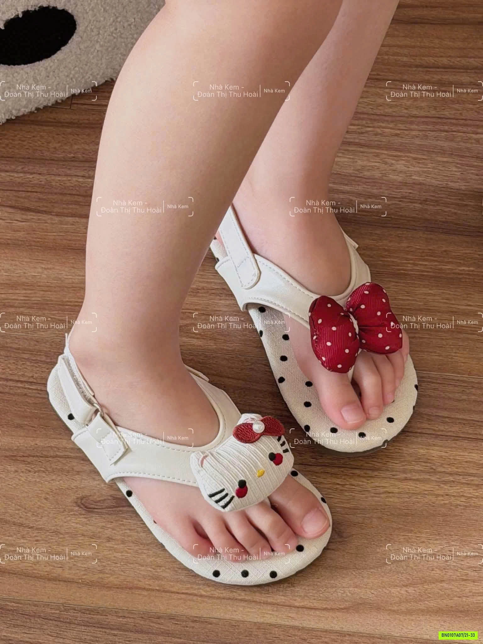 SANDAL XỎ NGÓN CHẤM BI KITTY