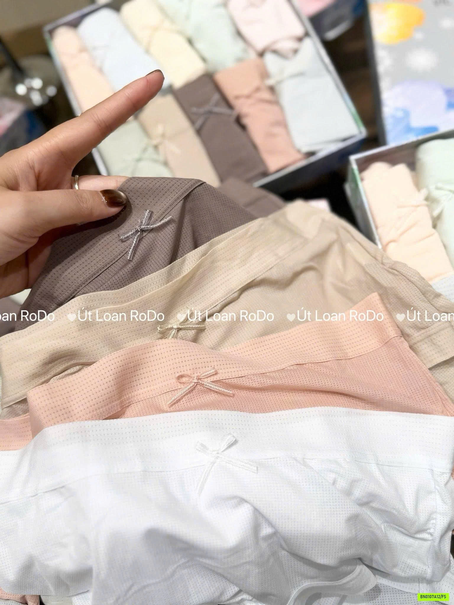 HỘP 10 CHIP BĂNG LỤA VICTONINA S SWEET