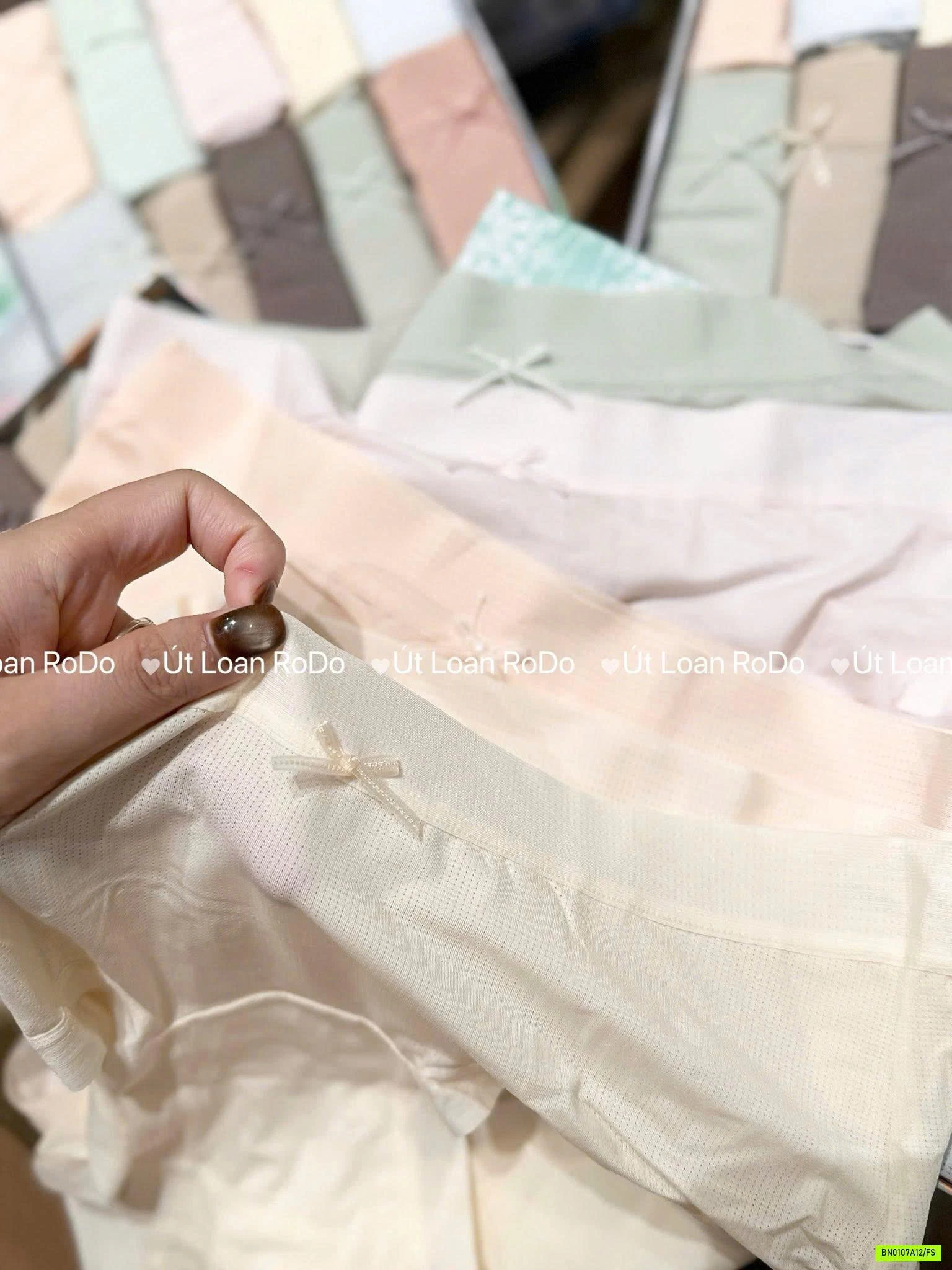 HỘP 10 CHIP BĂNG LỤA VICTONINA S SWEET