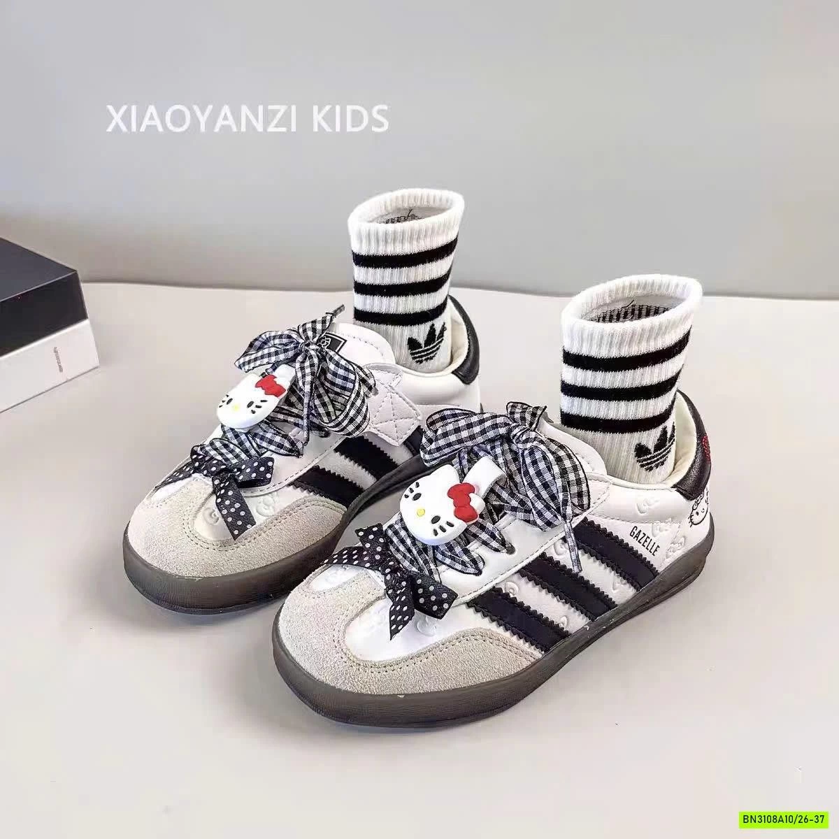 GIÀY THỂ THAO PHỐI SỌC NƠ KITTY