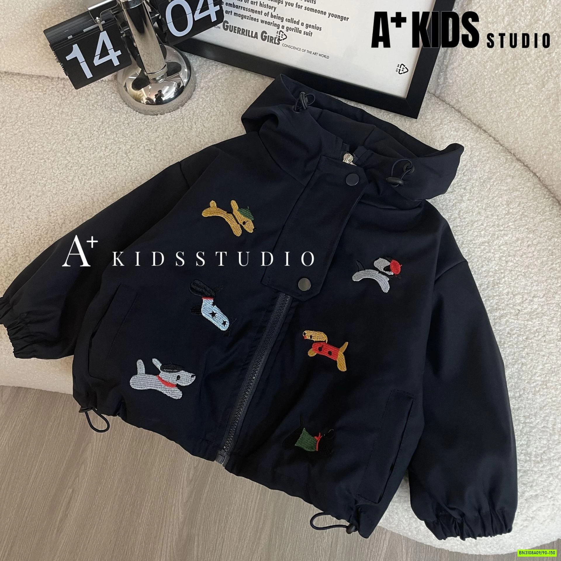 KHOÁC GIÓ THÊU CÚN