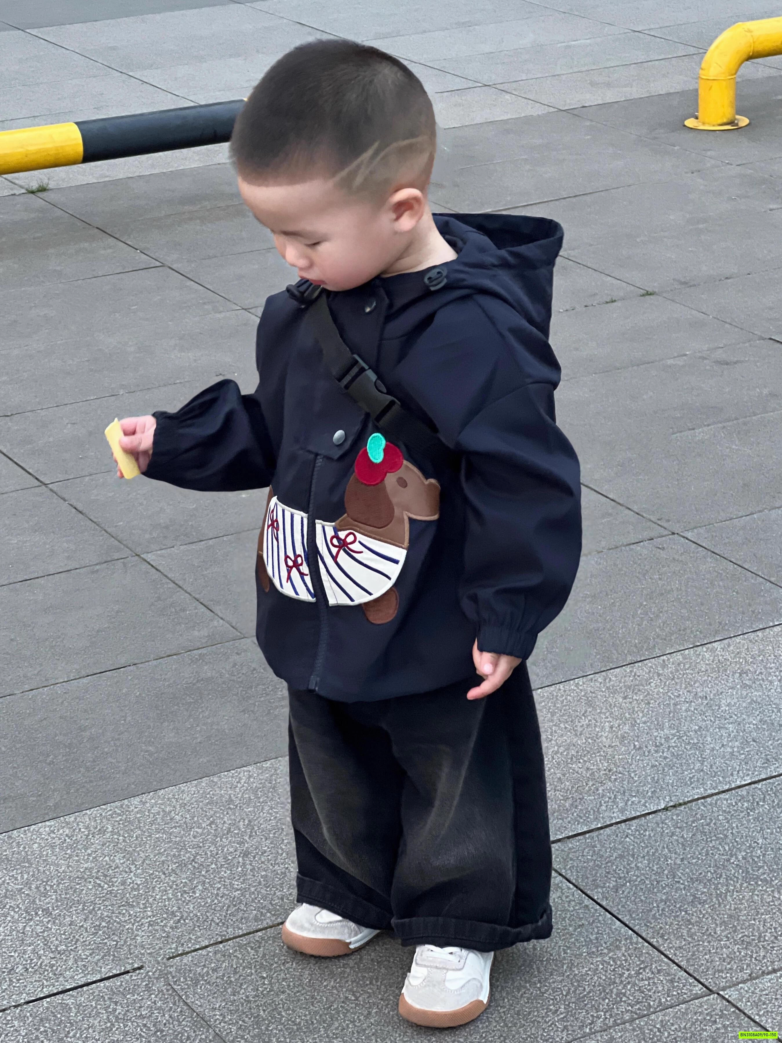 KHOÁC GIÓ THÊU CÚN