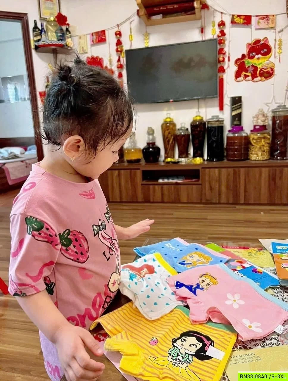 SET 4 CHIP ĐÙI BÉ GÁI BẢNG MÀU MỚI