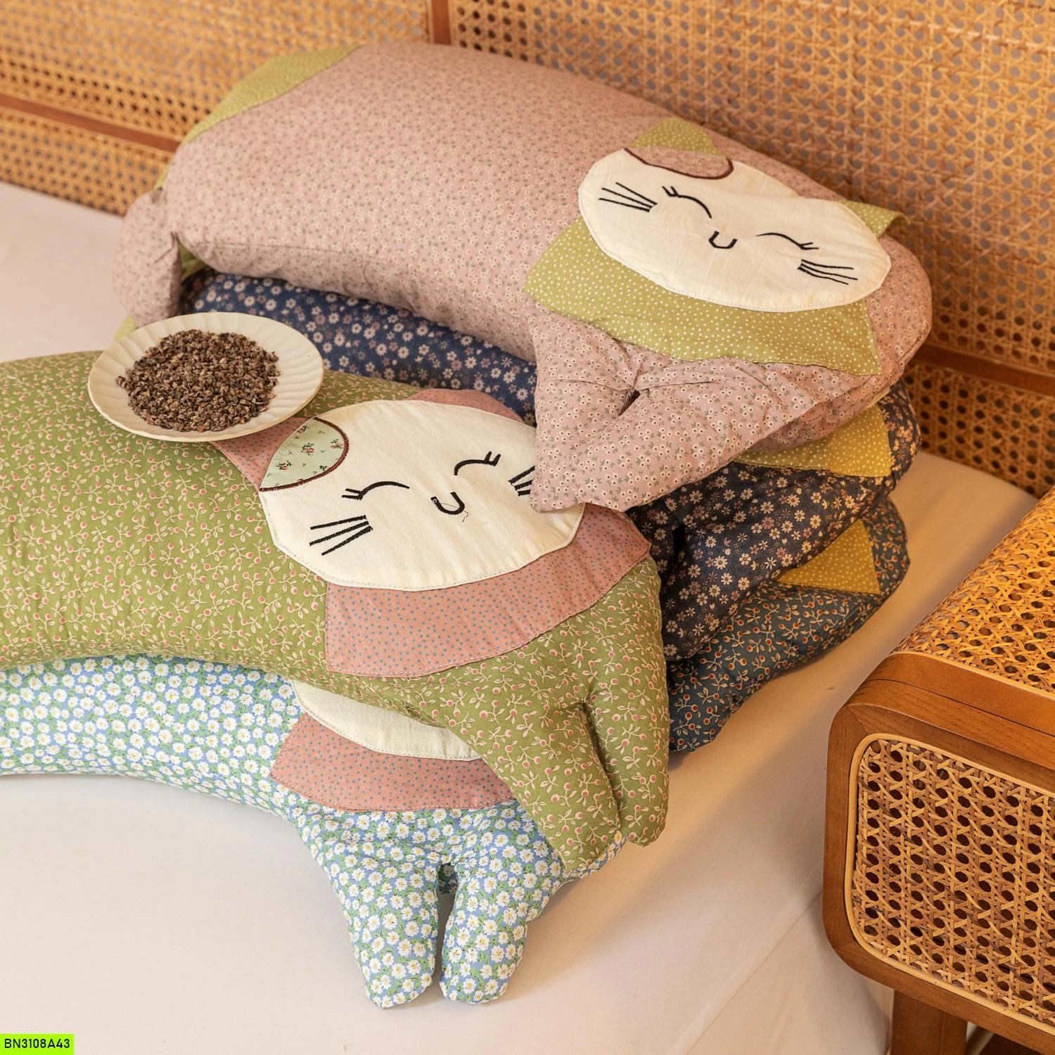 GỐI MÈO HẠT KIỀU MẠCH