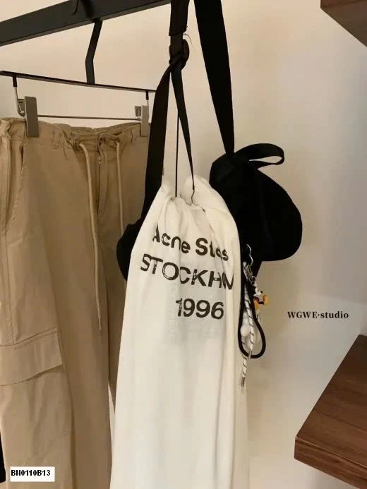 ÁO THUN CHỮ DÁNG RỘNG WGWE