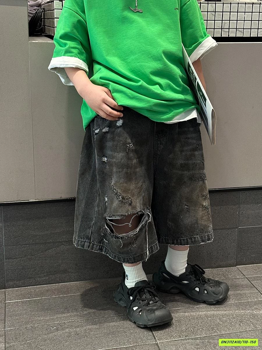 SHORT JEANS RÁCH GỐI ĐEN CÁ TÍNH