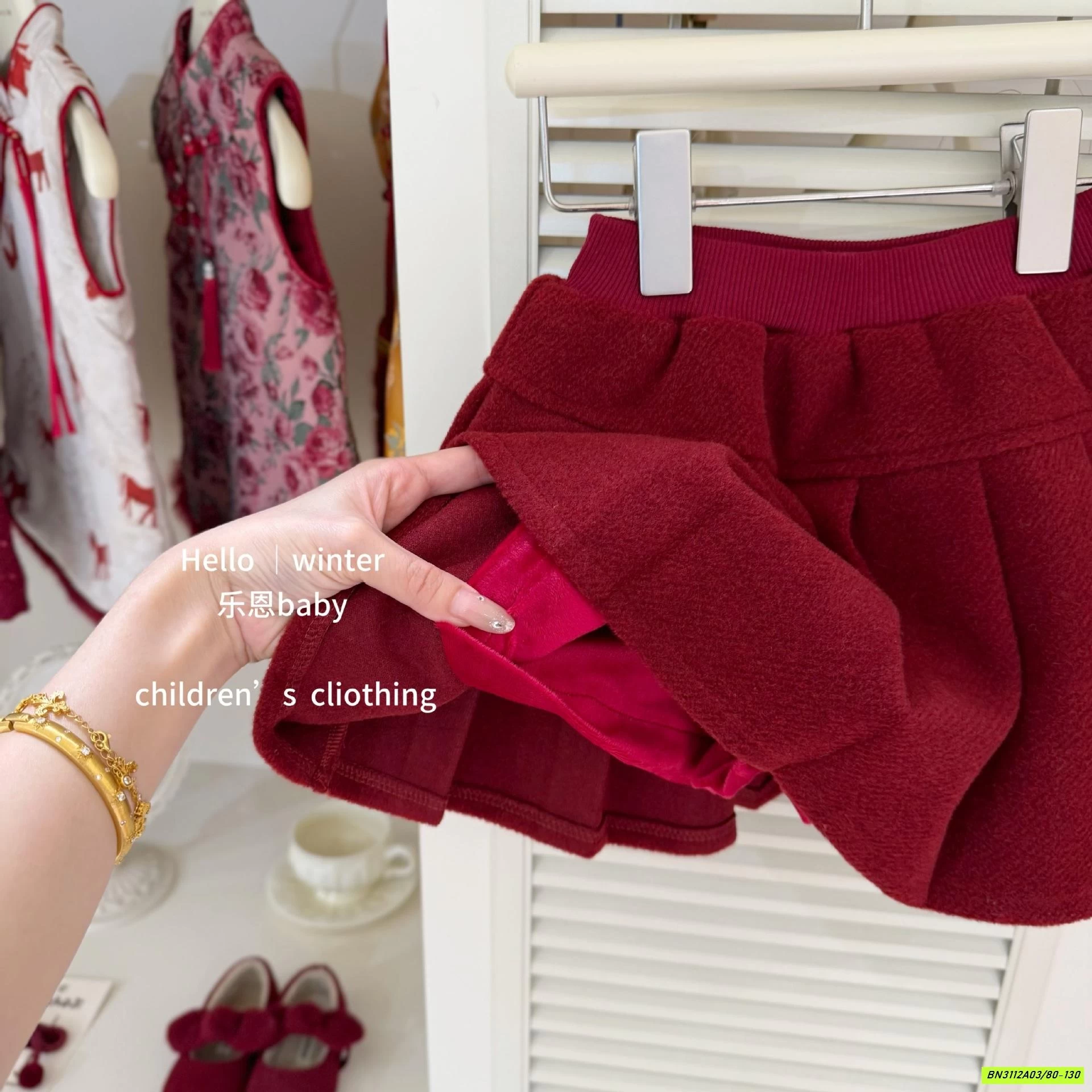 SÉT VÁY NHUNG ĐỎ XẾP LY