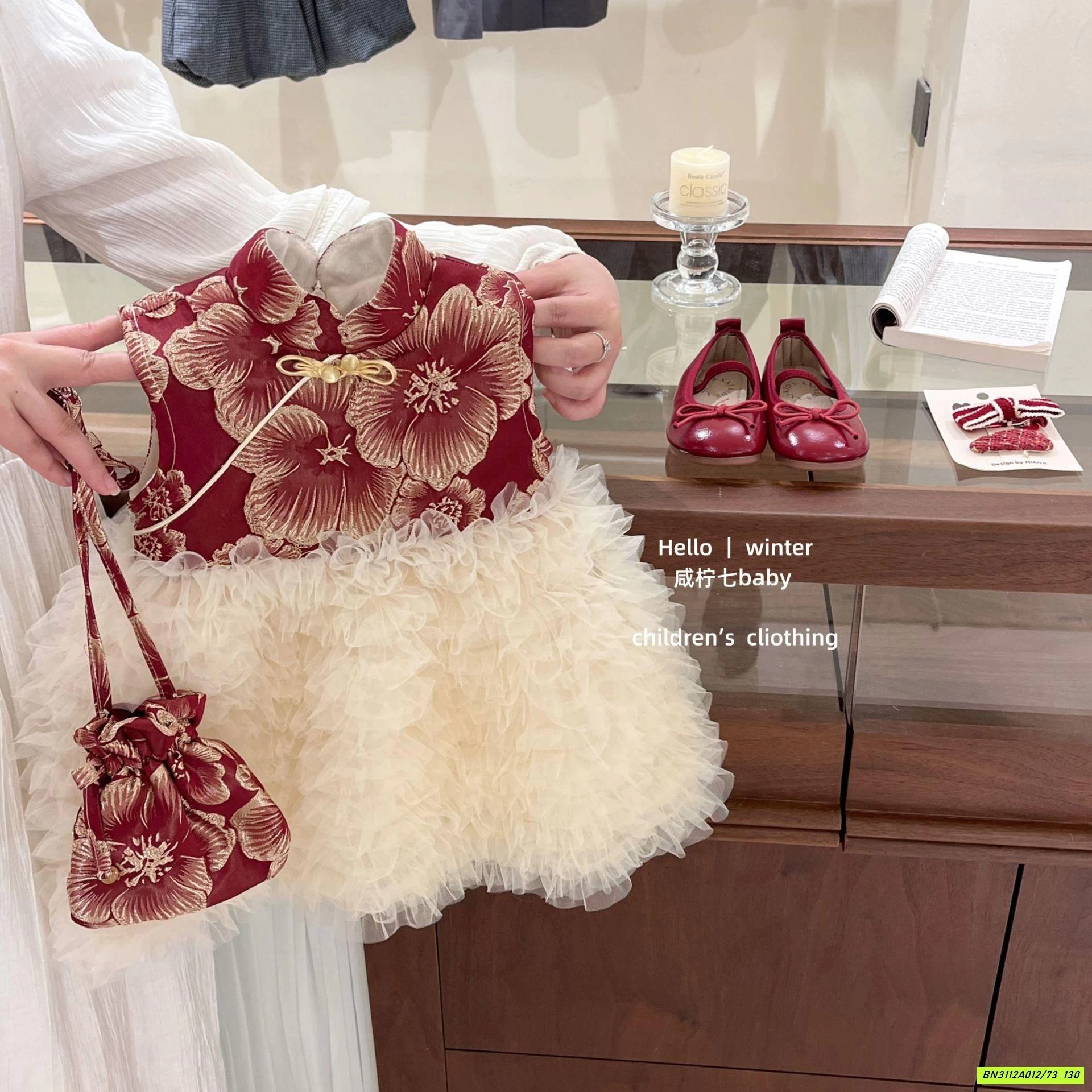 SƯỜN XÁM CHÂN VOAN SÁT NÁCH LÓT NHUNG