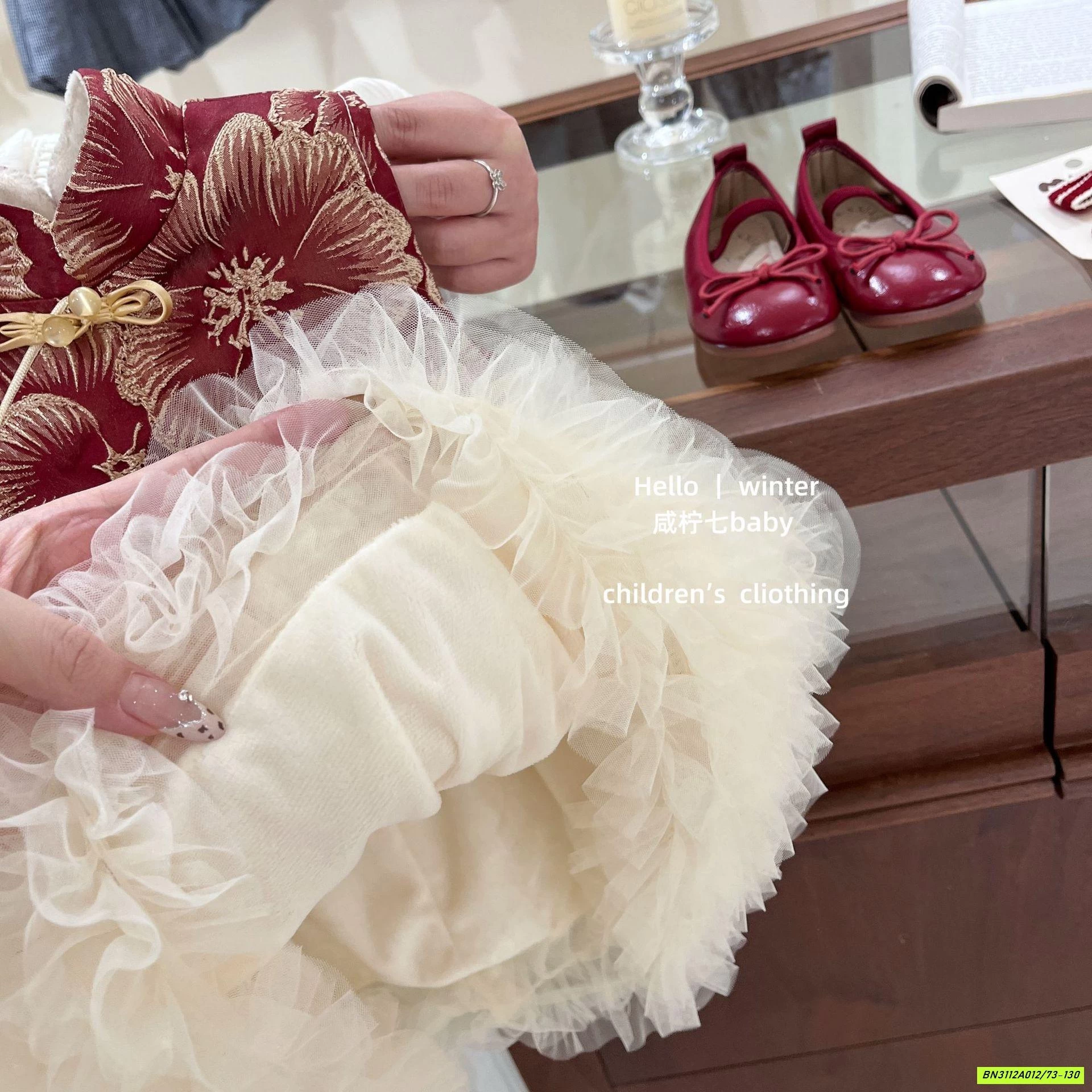 SƯỜN XÁM CHÂN VOAN SÁT NÁCH LÓT NHUNG