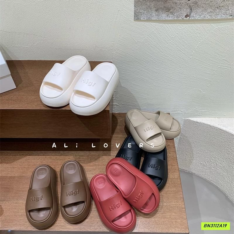 DÉP LÊ ĐẾ BÁNH MỲ