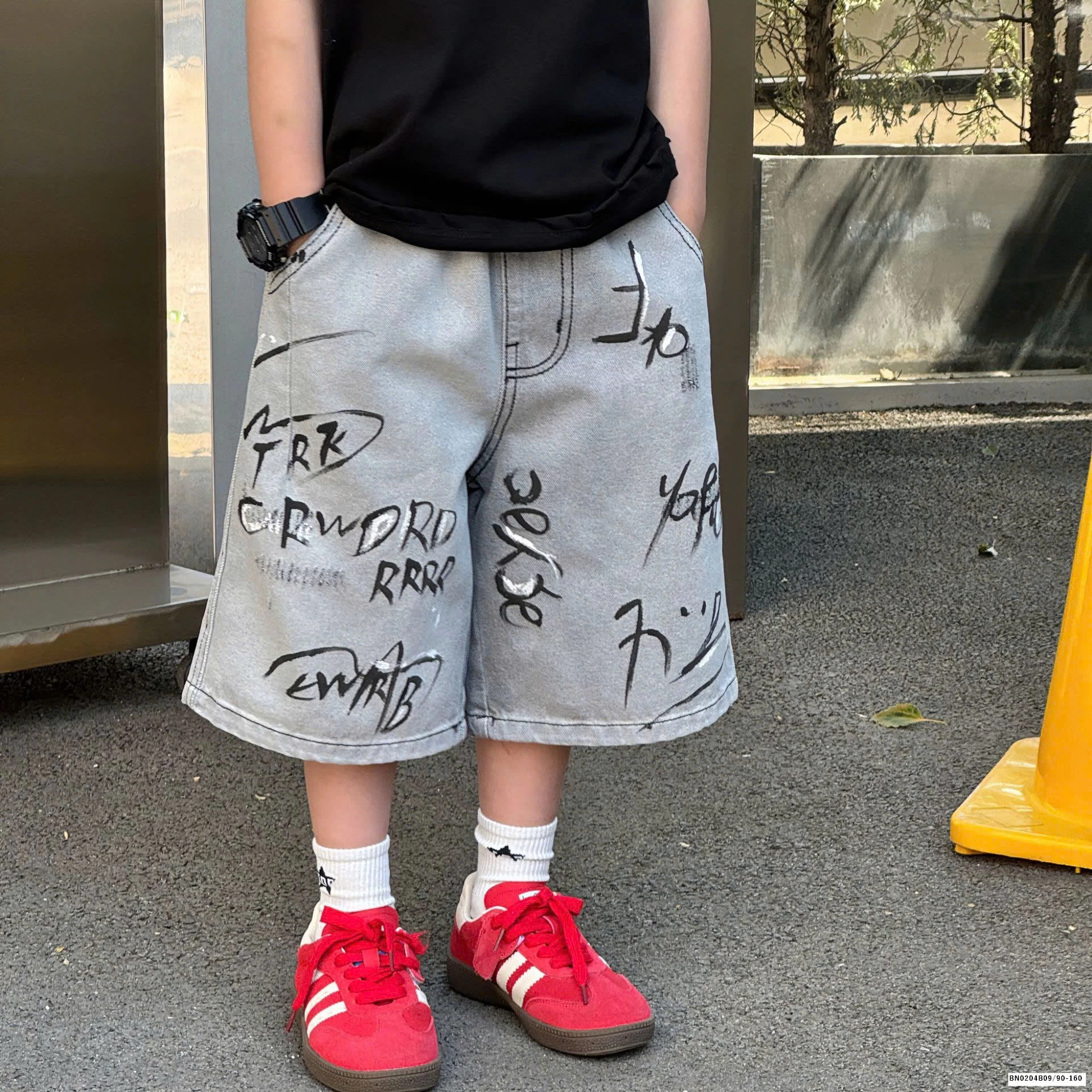 QUẦN SHORT JEAN BẠC MÀU VIẾT CHỮ