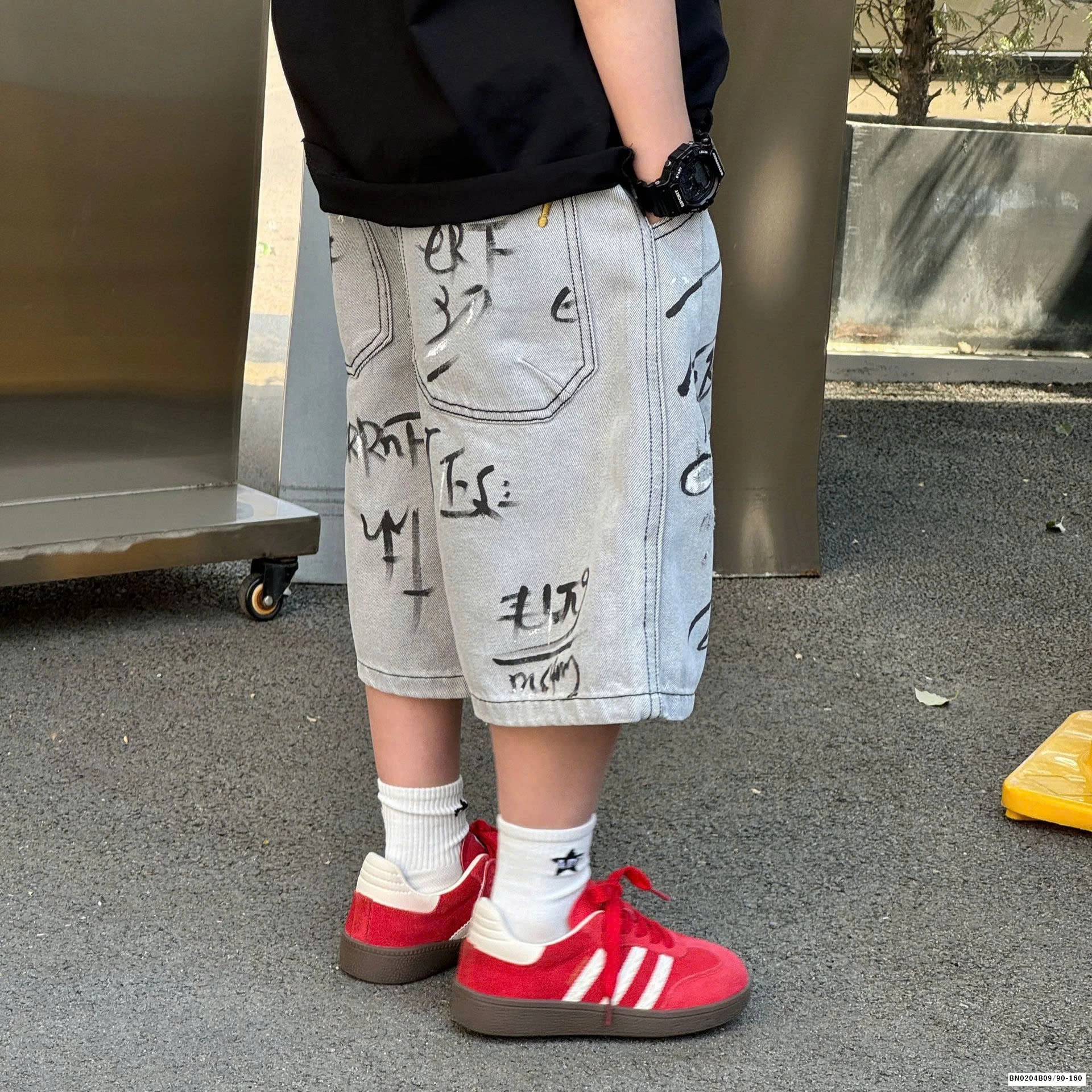 QUẦN SHORT JEAN BẠC MÀU VIẾT CHỮ