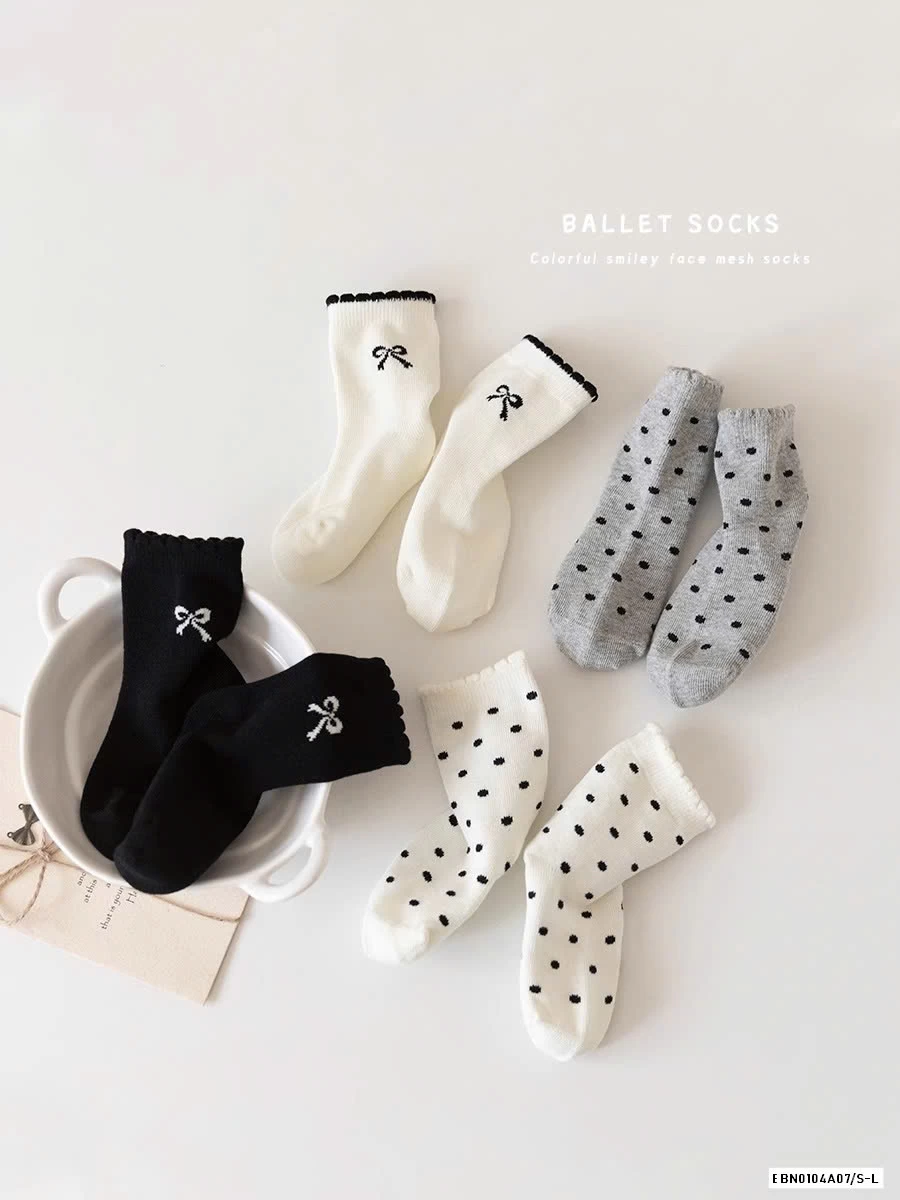 SÉT 3Đ TẤT TONE ĐEN TRẮNG