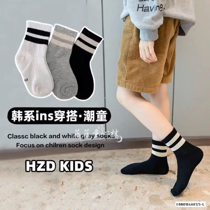 SÉT 3Đ TẤT TONE ĐEN TRẮNG