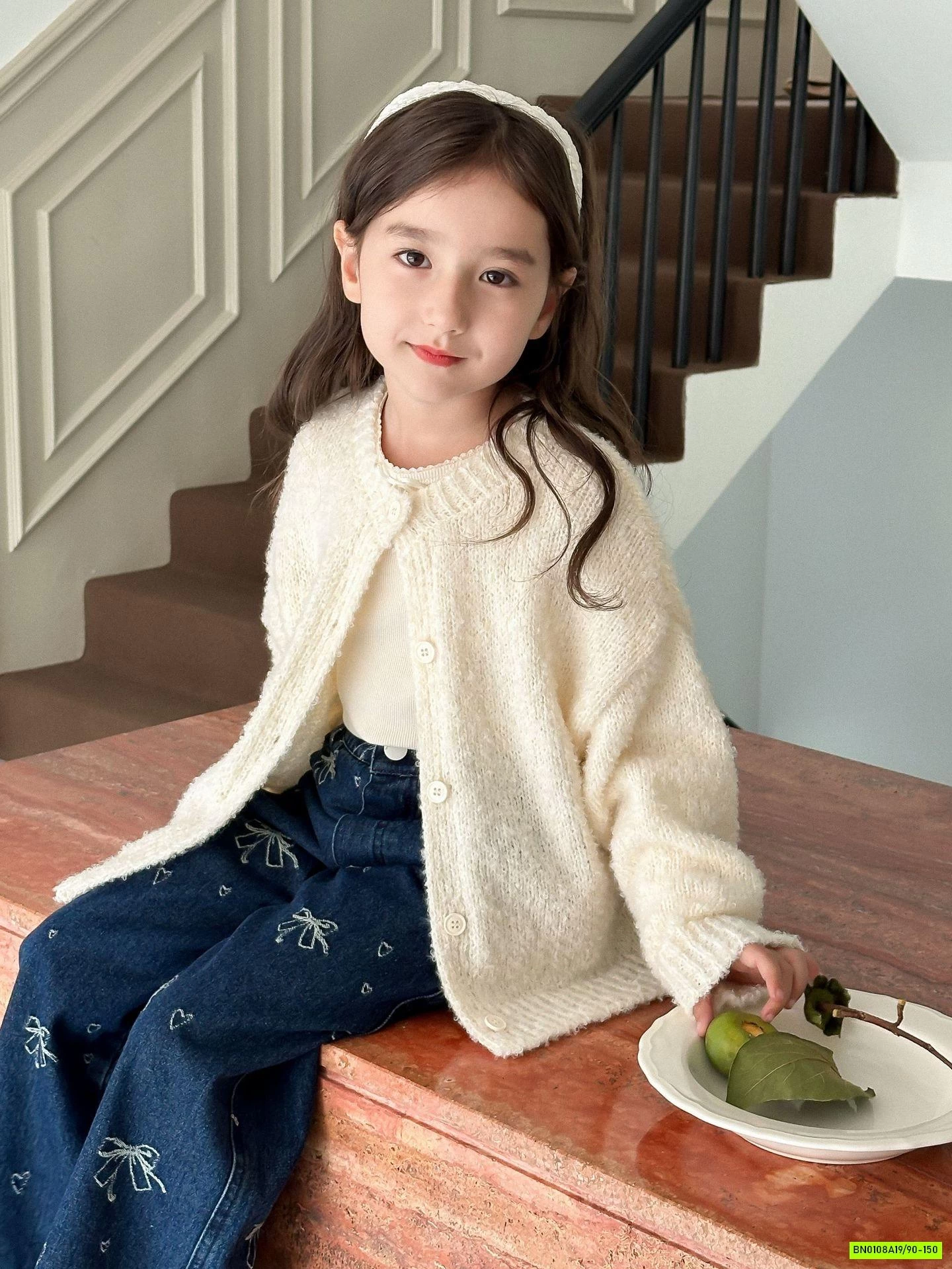 ÁO THUN GÂN NƠ CỔ VIỀN REN