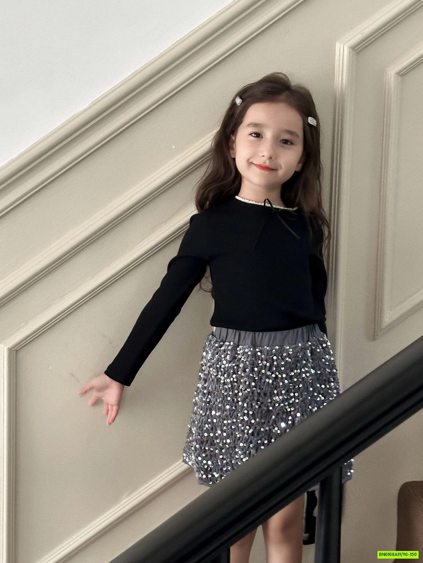 ÁO THUN GÂN NƠ CỔ VIỀN REN