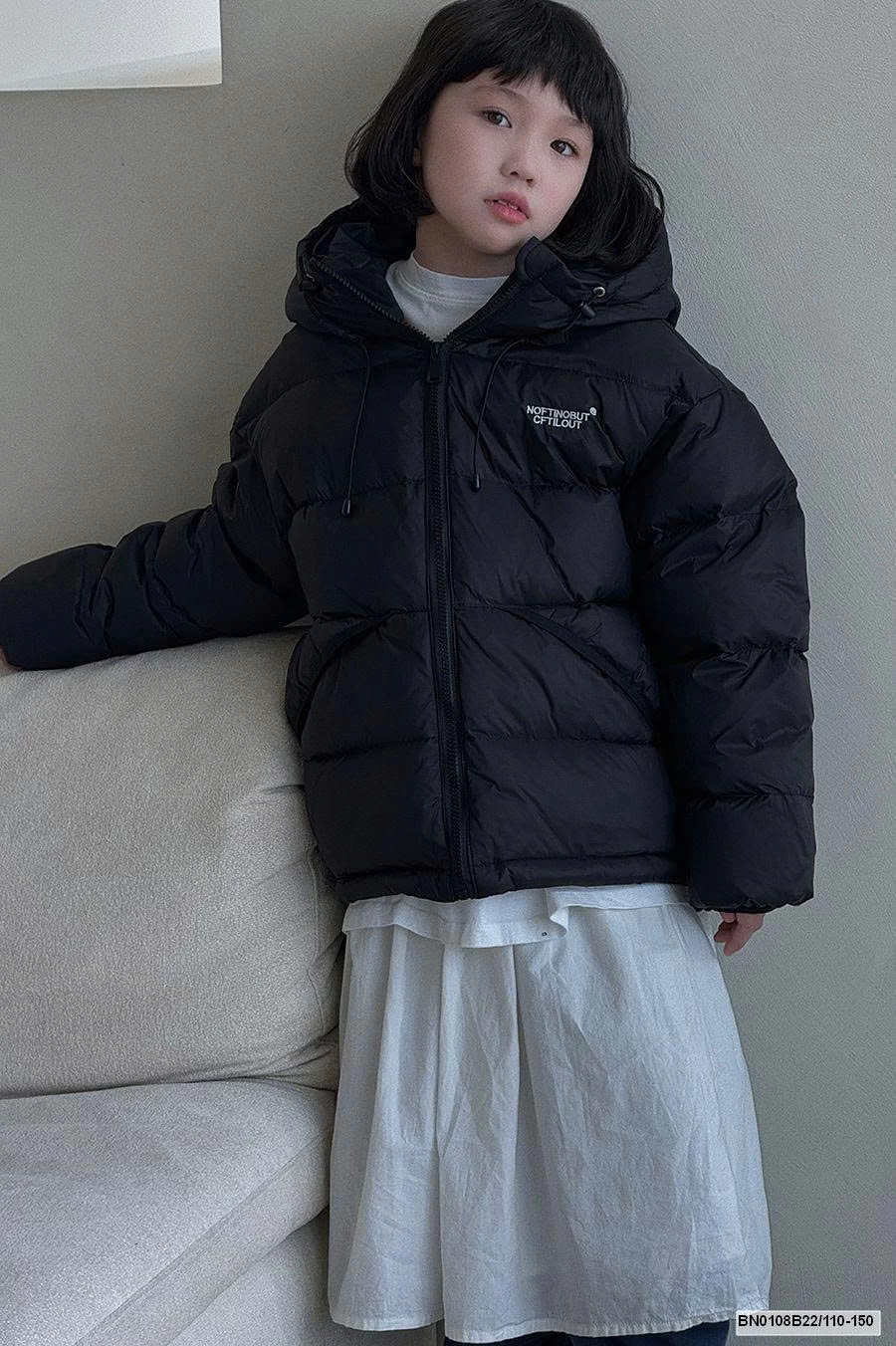 ÁO PHẢI TRƠN LIỀN MŨ LOGO CHỮ