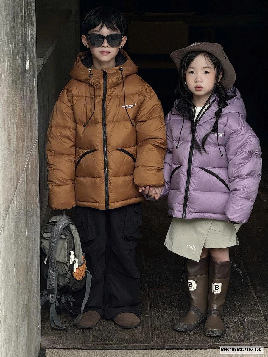 ÁO PHẢI TRƠN LIỀN MŨ LOGO CHỮ