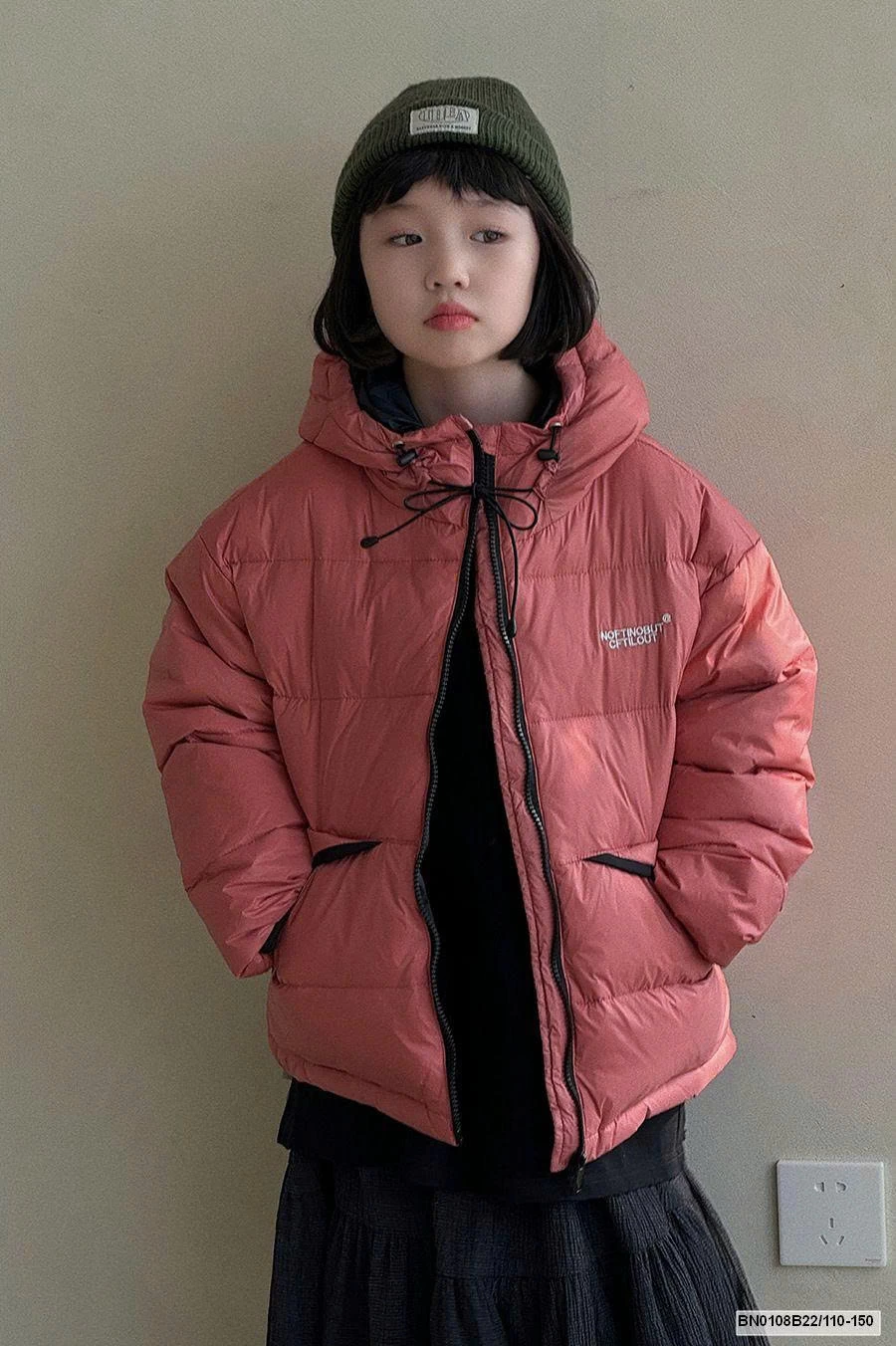 ÁO PHẢI TRƠN LIỀN MŨ LOGO CHỮ