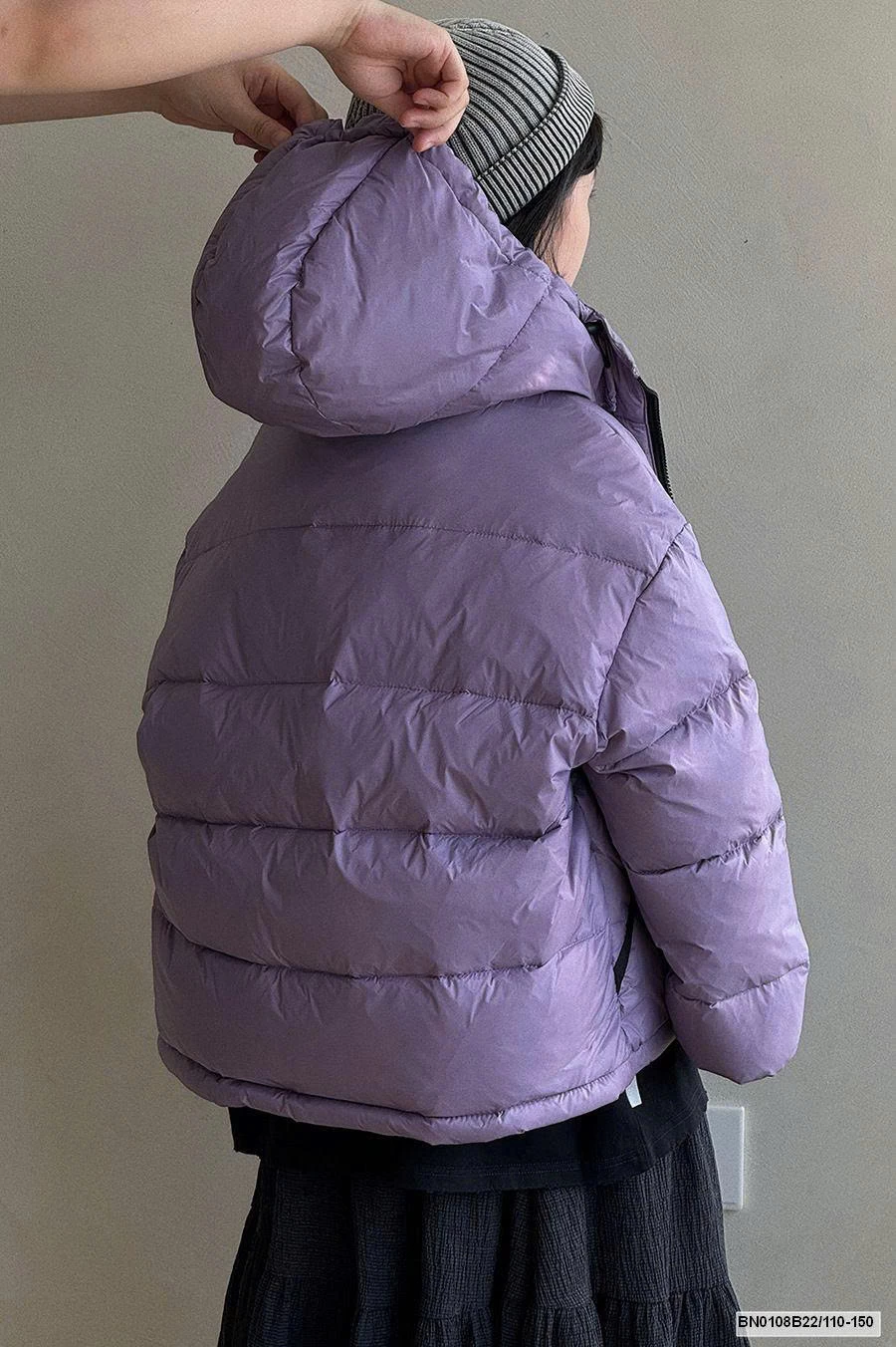 ÁO PHẢI TRƠN LIỀN MŨ LOGO CHỮ