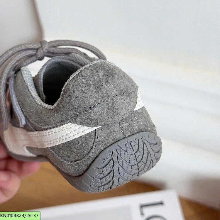 GIÀY SNEAKER DA LỘN CON BÁO