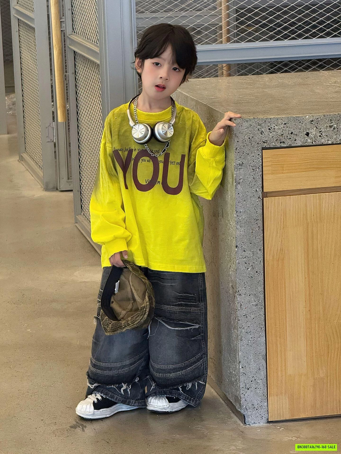 JEANS SUÔNG ĐEN RÁCH LOANG FANSHU