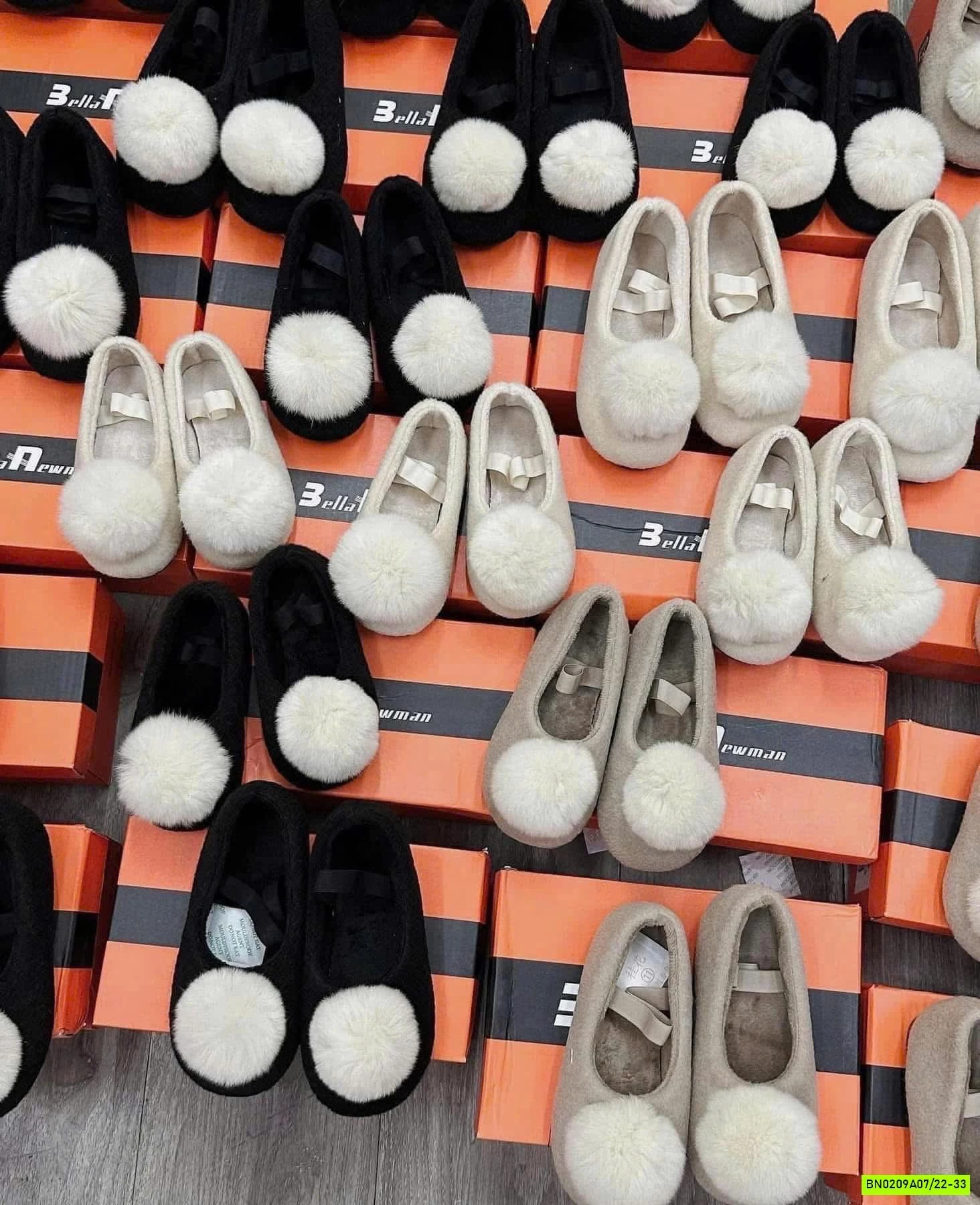 GIÀY NHUNG GẮN QUẢ BÔNG bellanewman