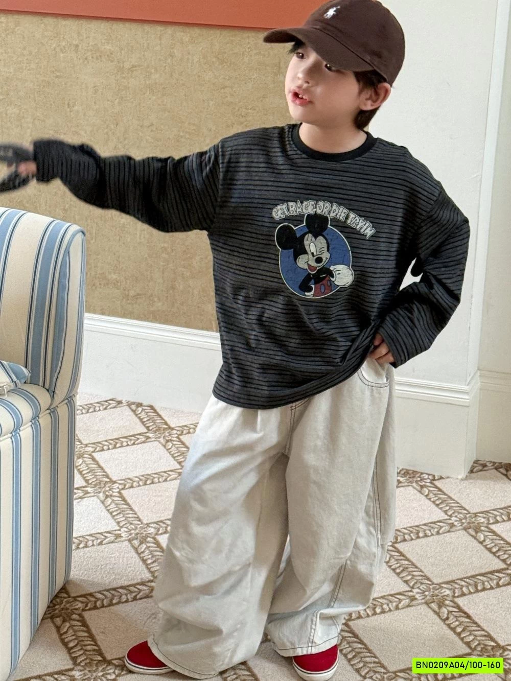 ÁO KẺ MICKY MIX QUẦN SUÔNG