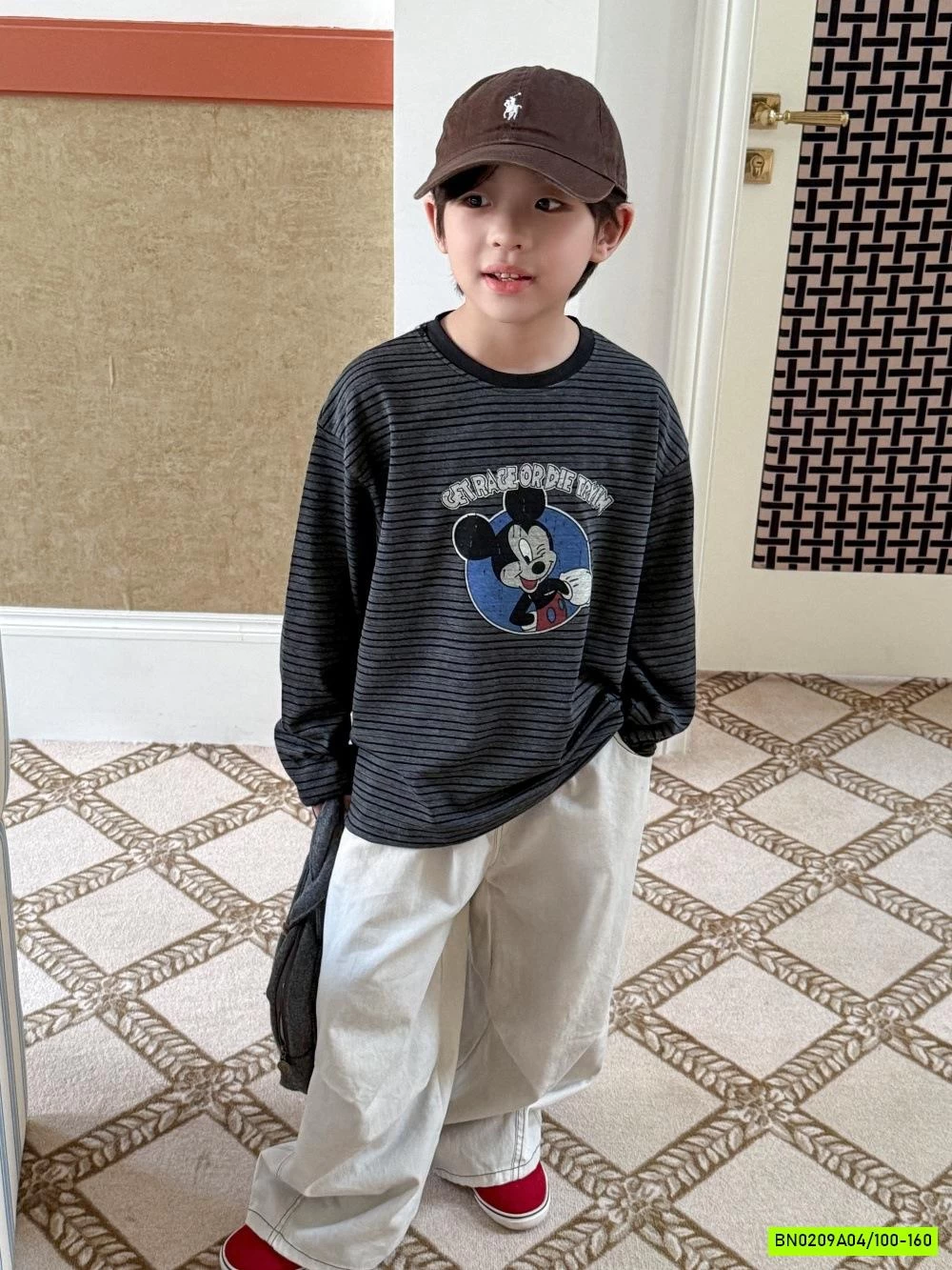 ÁO KẺ MICKY MIX QUẦN SUÔNG