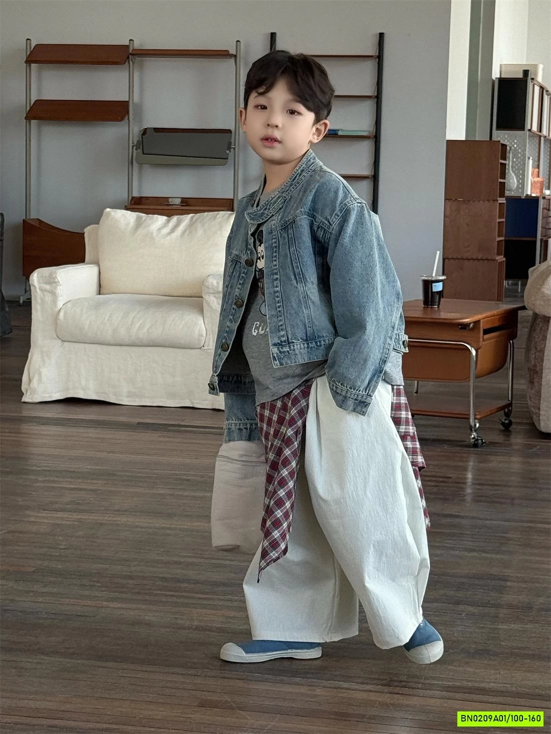 KHOÁC JEANS CỔ TRỤ DÁNG CROPTOP